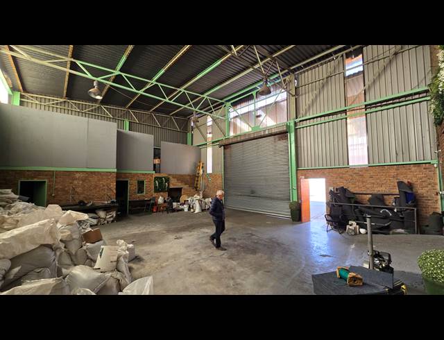 400M² WAREHOUSE TO LET IN SEBENZA
